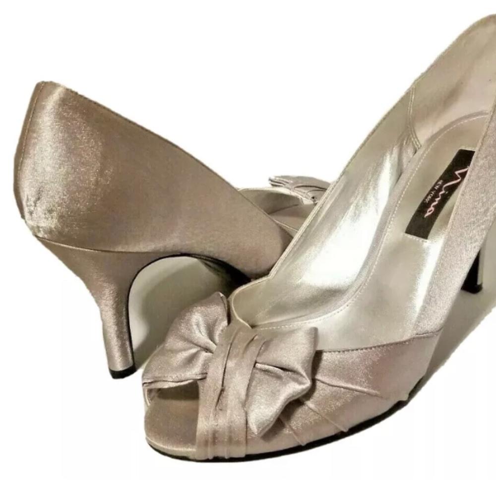 Nina New York Pumps